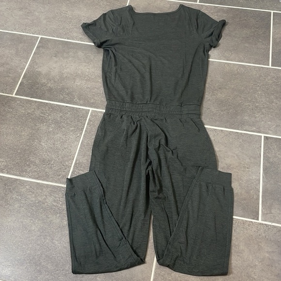 Vuori All Day Romper size XS - Picture 2 of 9